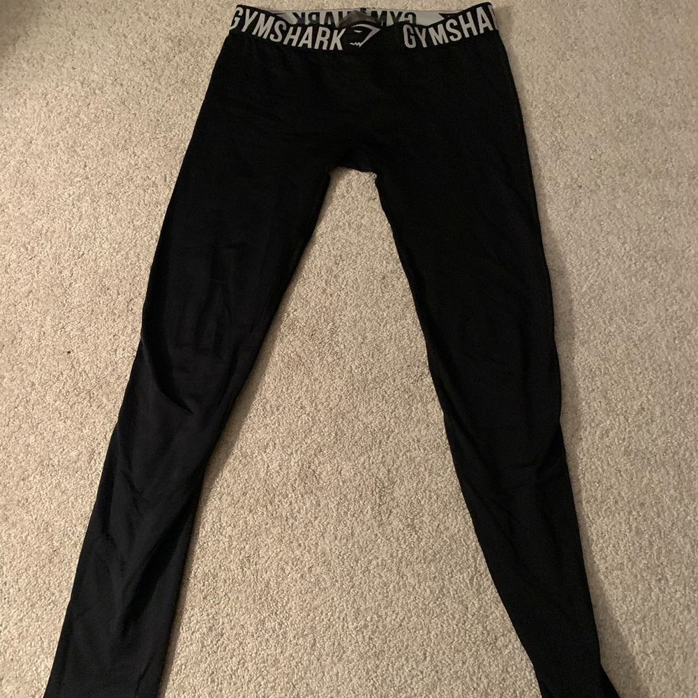 🆘sold🆘Black gym shark leggings